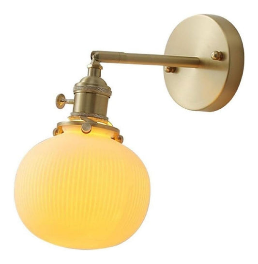 Solution lumineuse Ambre et Rouge au dessin sobre en format applique murale 40 W E27