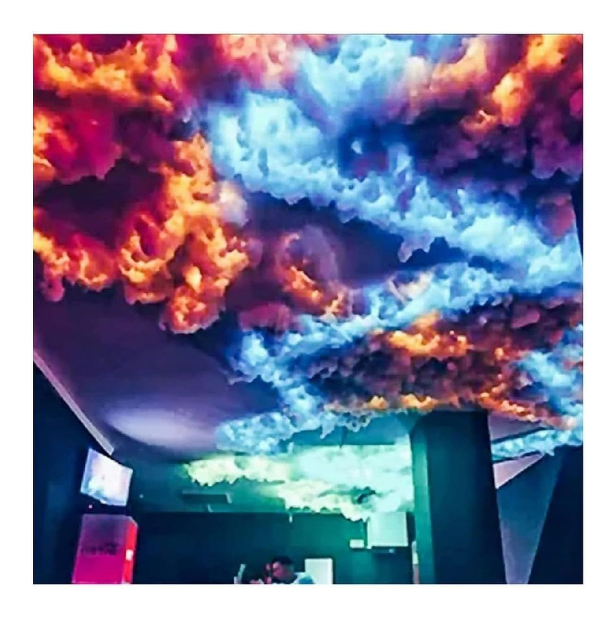 Luminaire Ambre aux lignes epurees avec eclairage confortable